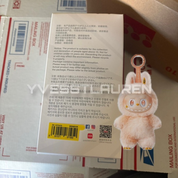 NIB 🍑 HAPPINESS 🍑 Big Into Energy Pendant Series Labubu v.3 - Picture 2 of 7